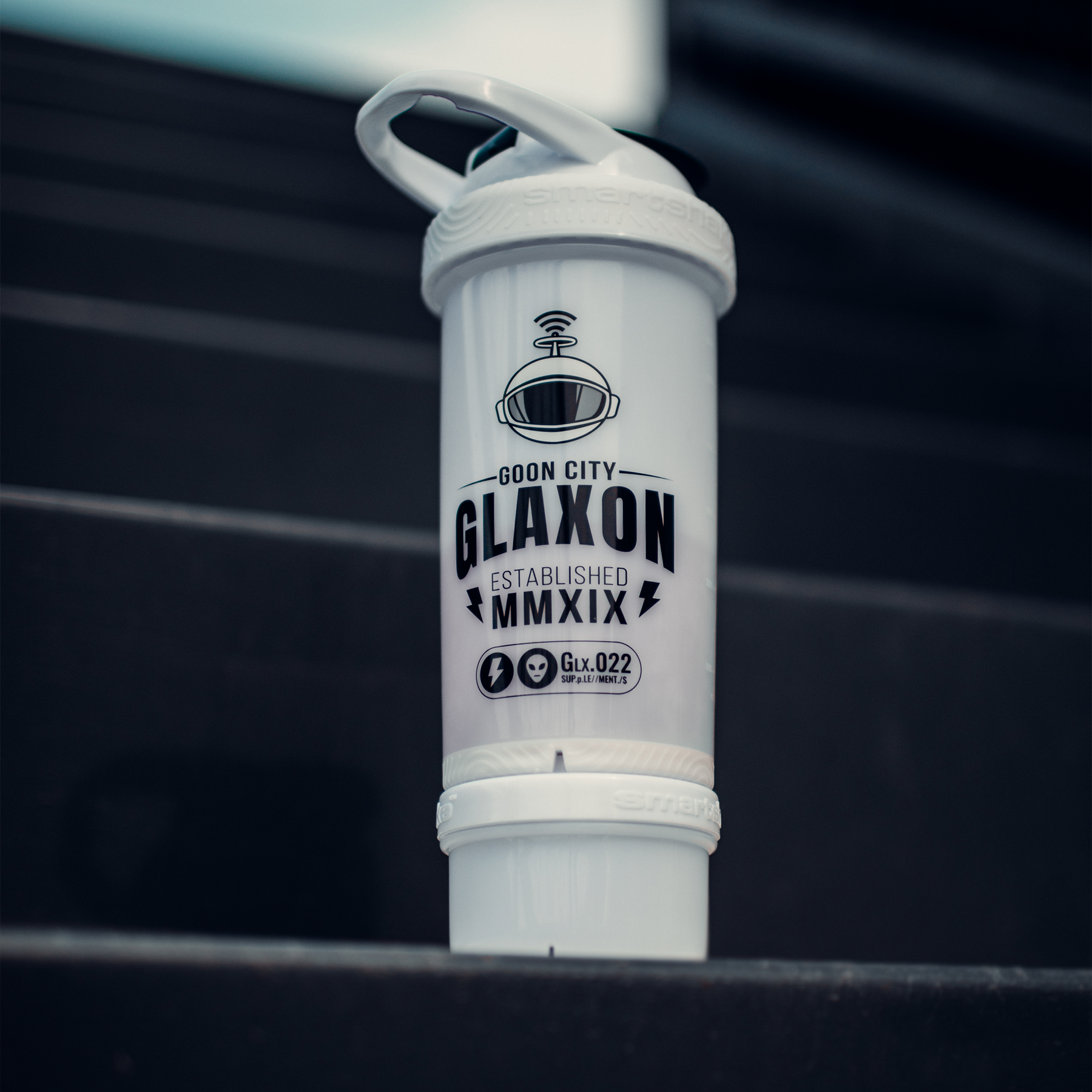 https://www.glaxon.com/cdn/shop/products/Shaker_WhiteGOONCITY_1800x1800.png?v=1663087376